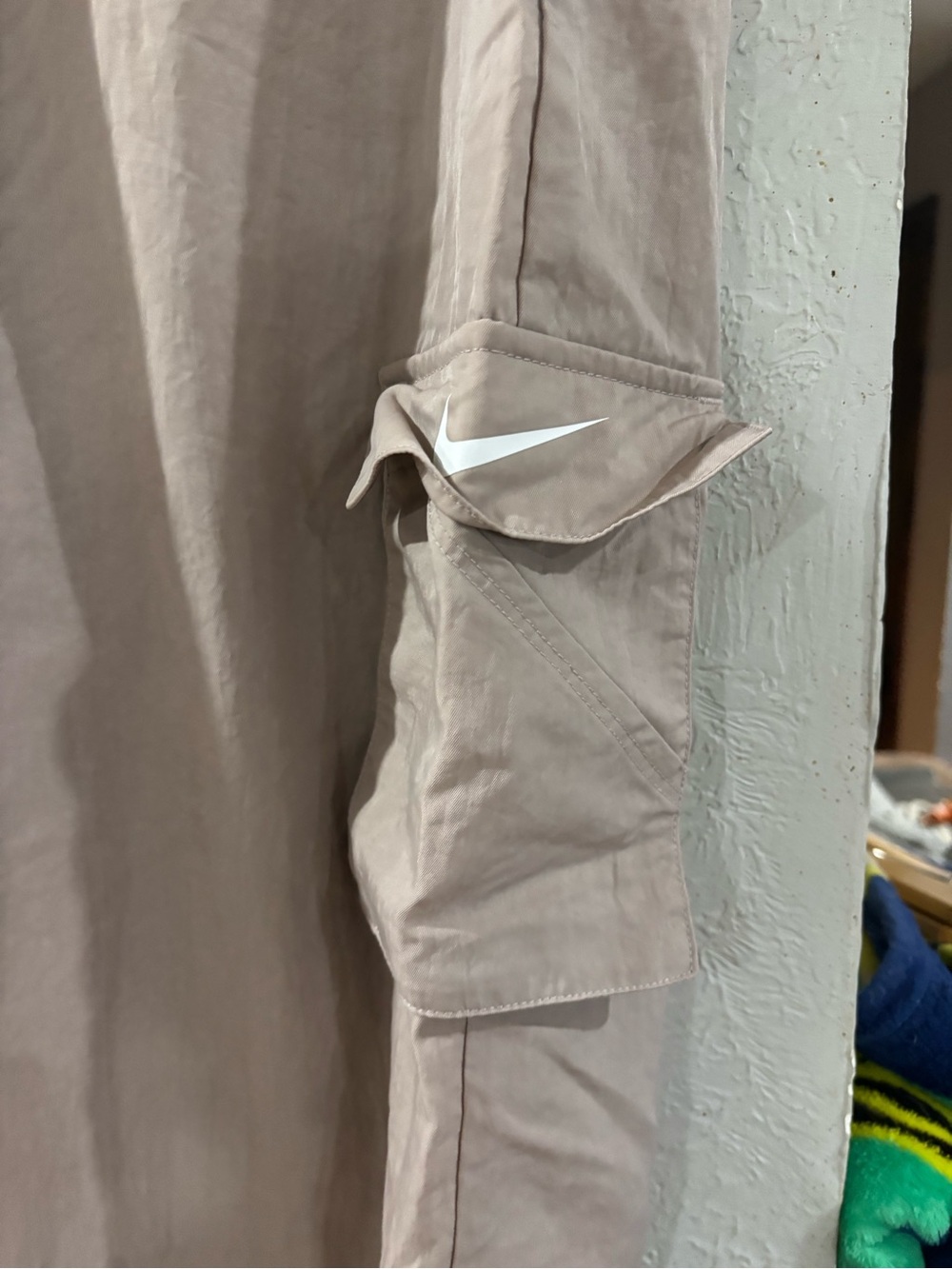 Nike Sportswear Essentials High-Rise Woven Cargo Pants in Beige Womens size M - Picture 3 of 8
